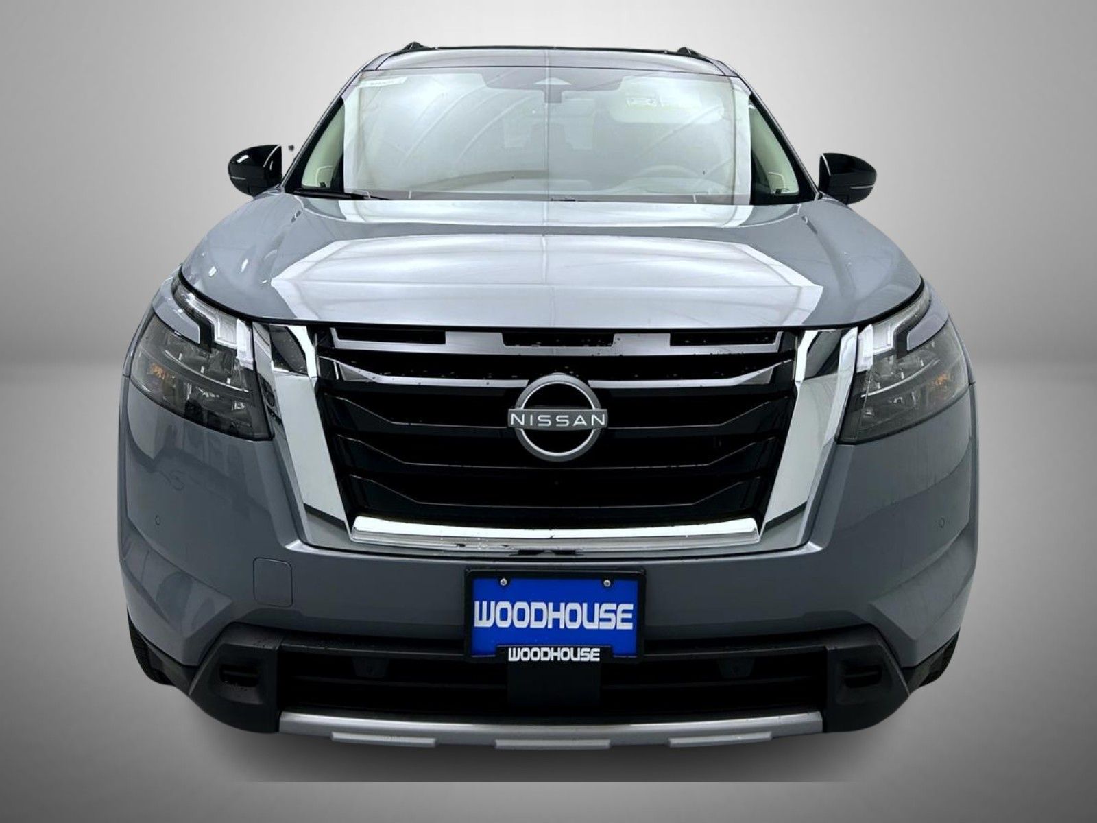 2025 Nissan Pathfinder Platinum photo 2