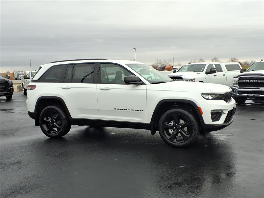 2025 Jeep Grand Cherokee Limited photo 2