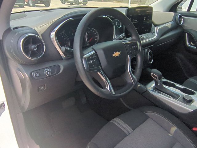 2025 Chevrolet Blazer 2LT photo 2