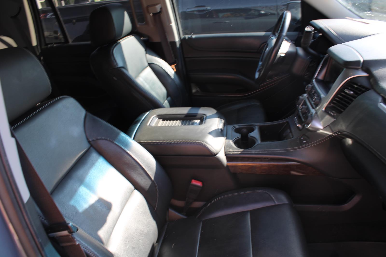 2016 Chevrolet Tahoe LT photo 3