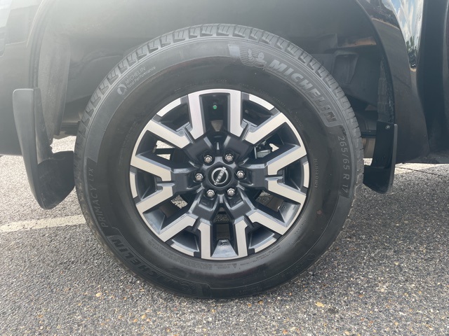 2024 Nissan Frontier SL photo 2