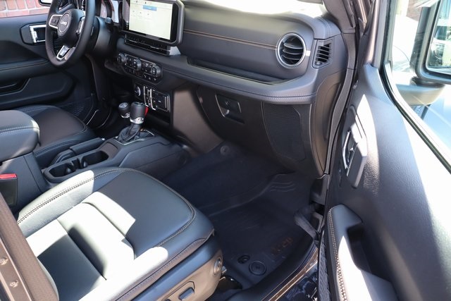 2025 Jeep Wrangler Sahara photo 45