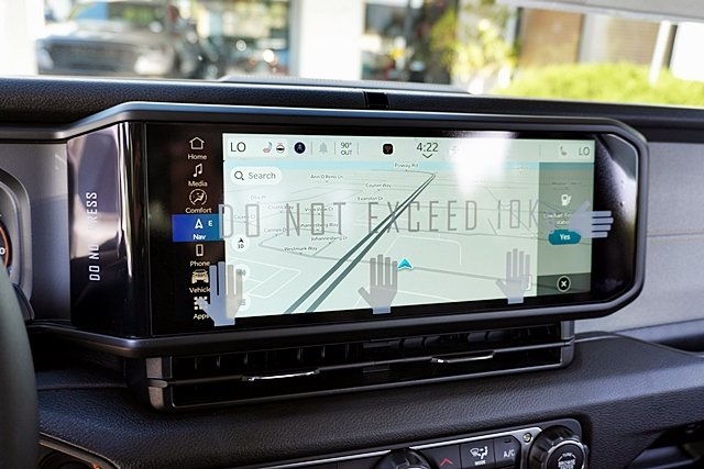 New 2025 Granite Crystal Metallic Clear-Coat Exterior Paint Jeep Sport S image 32