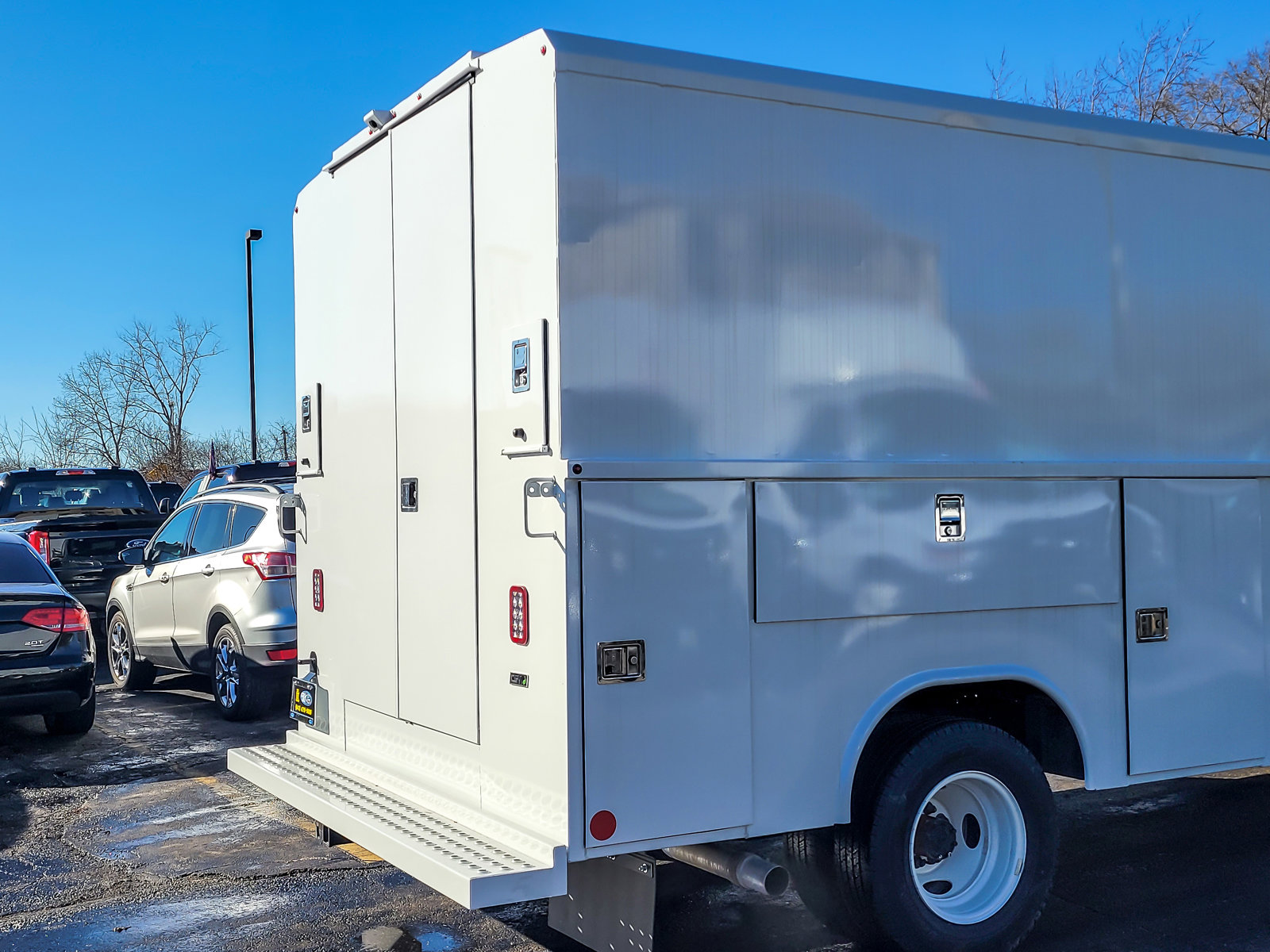 2025 FORD E-350 - Image 9