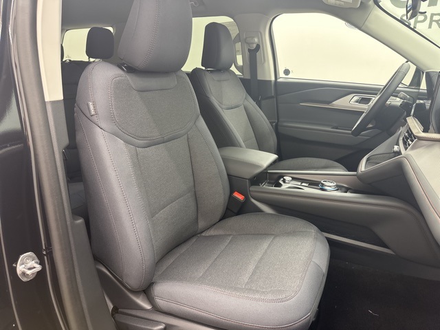 2025 Ford Explorer photo 28