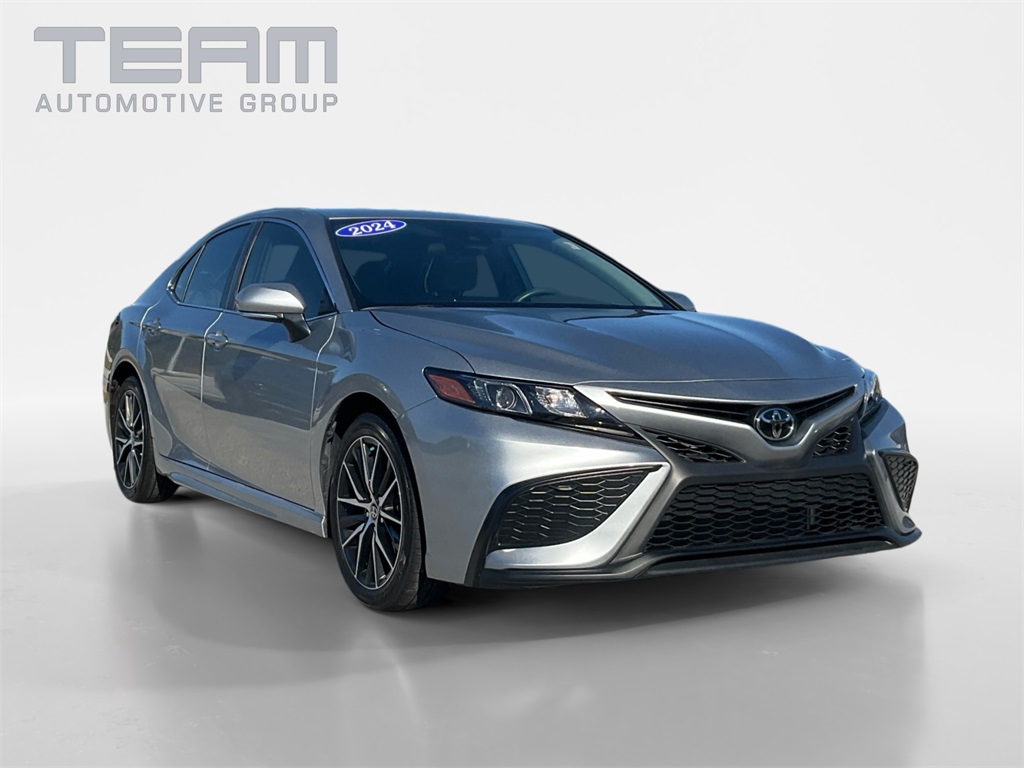 2024 Toyota Camry SE's photo