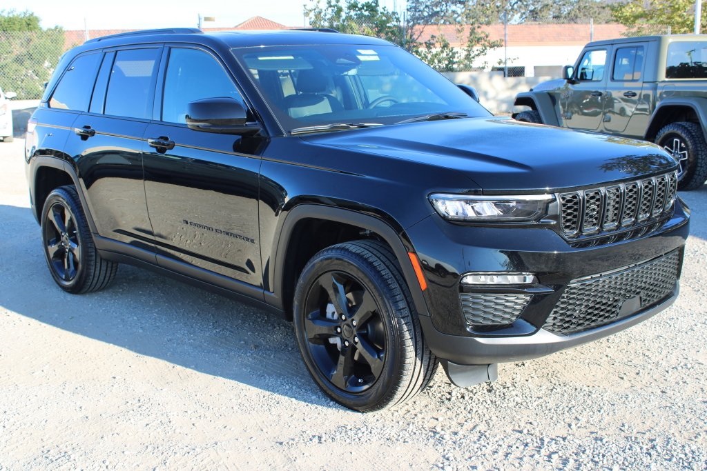 2025 Jeep Grand Cherokee Limited photo 3