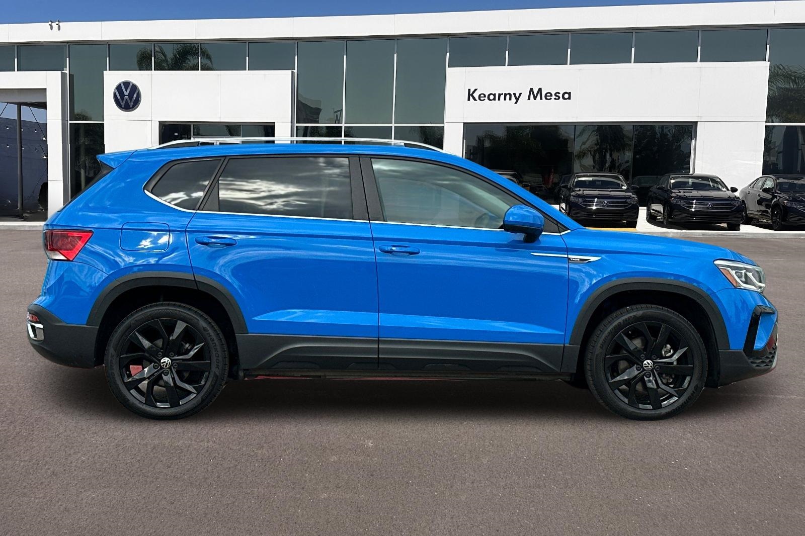 2022 Volkswagen Taos SEL photo 3