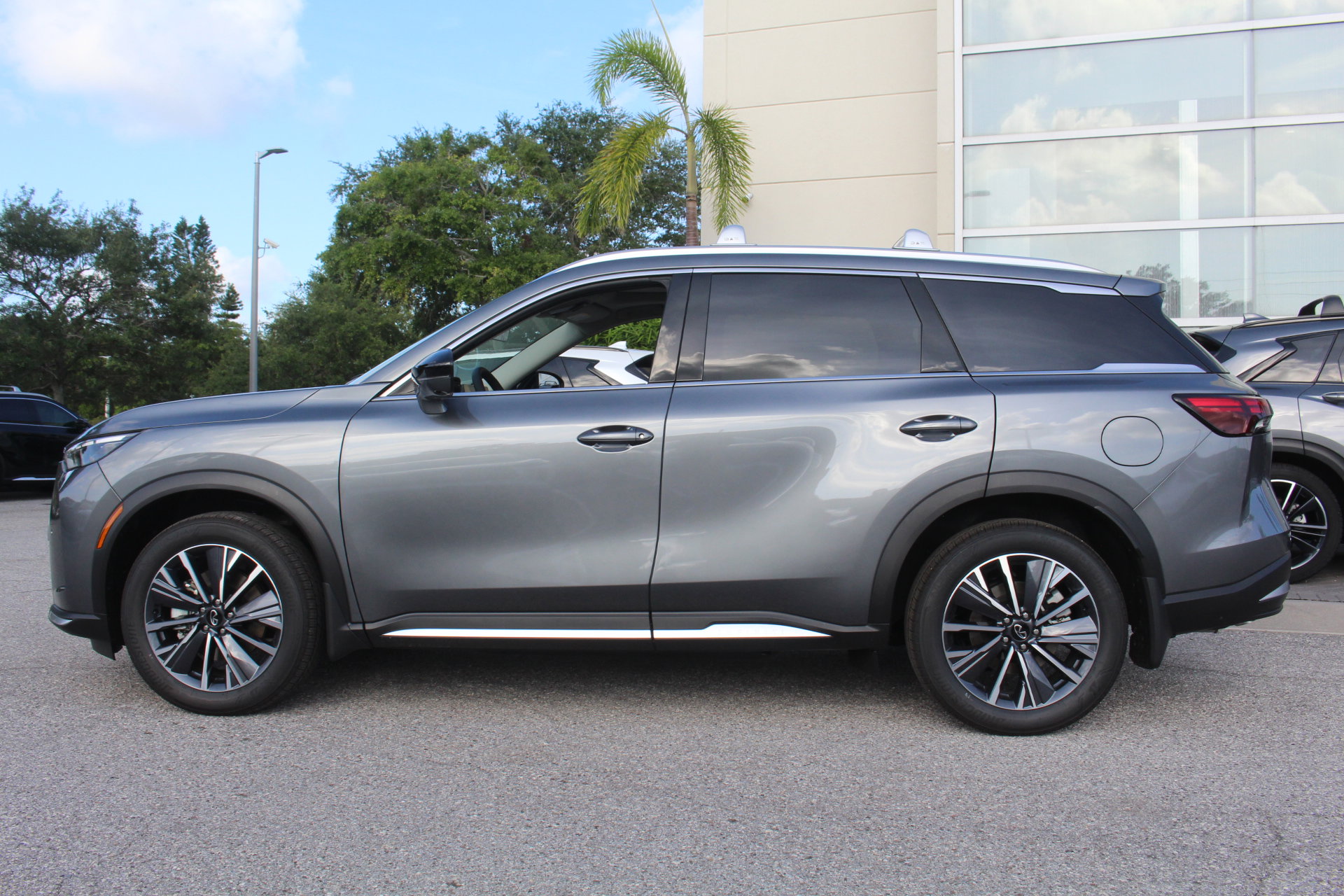 2026 Infiniti QX60 Luxe photo 2