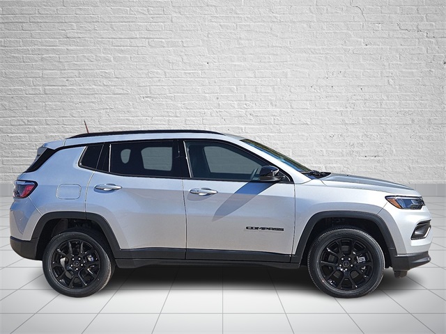 2026 Jeep Compass Latitude photo 4