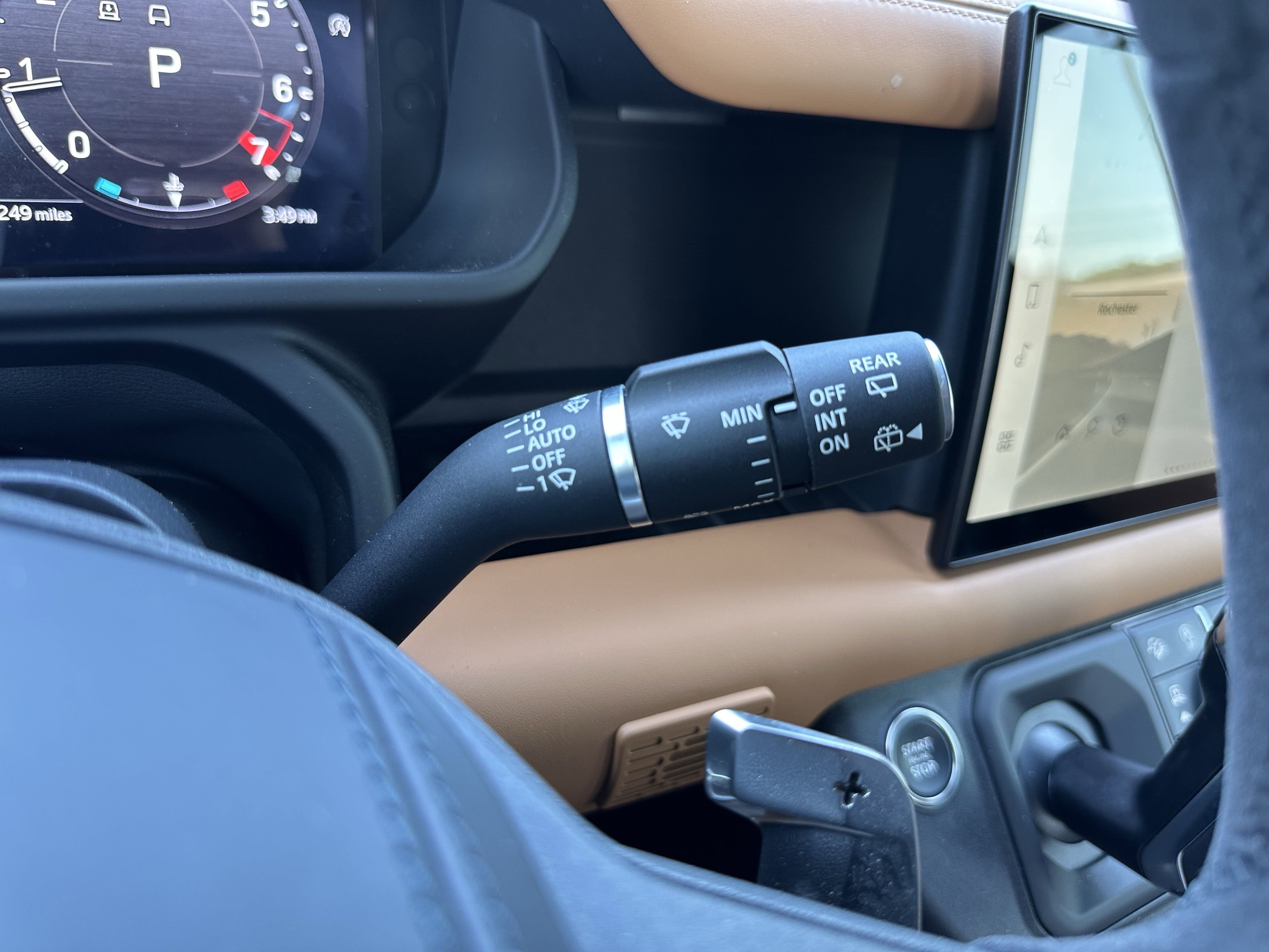 2024 Land Rover Defender V8 photo 13