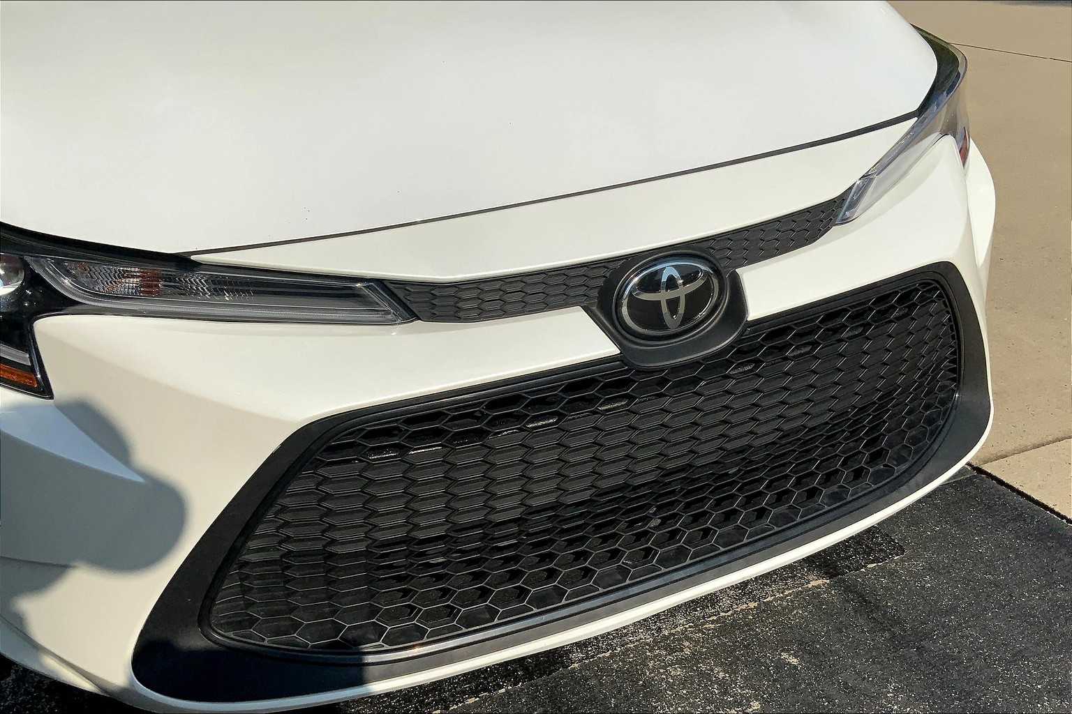 2022 Toyota Corolla LE photo 28