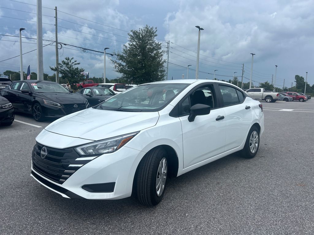2025 Nissan Versa 1.6 S photo 2