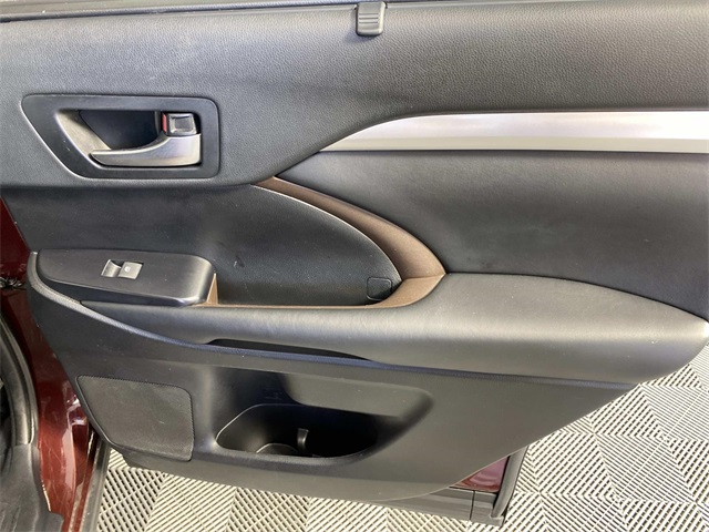 2019 Toyota Highlander SE XLE photo 17