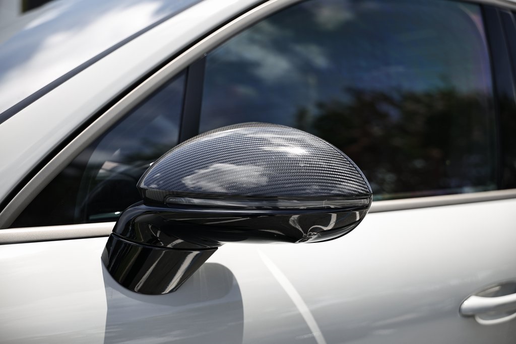 2025 Porsche Cayenne Turbo E-Hybrid photo 12