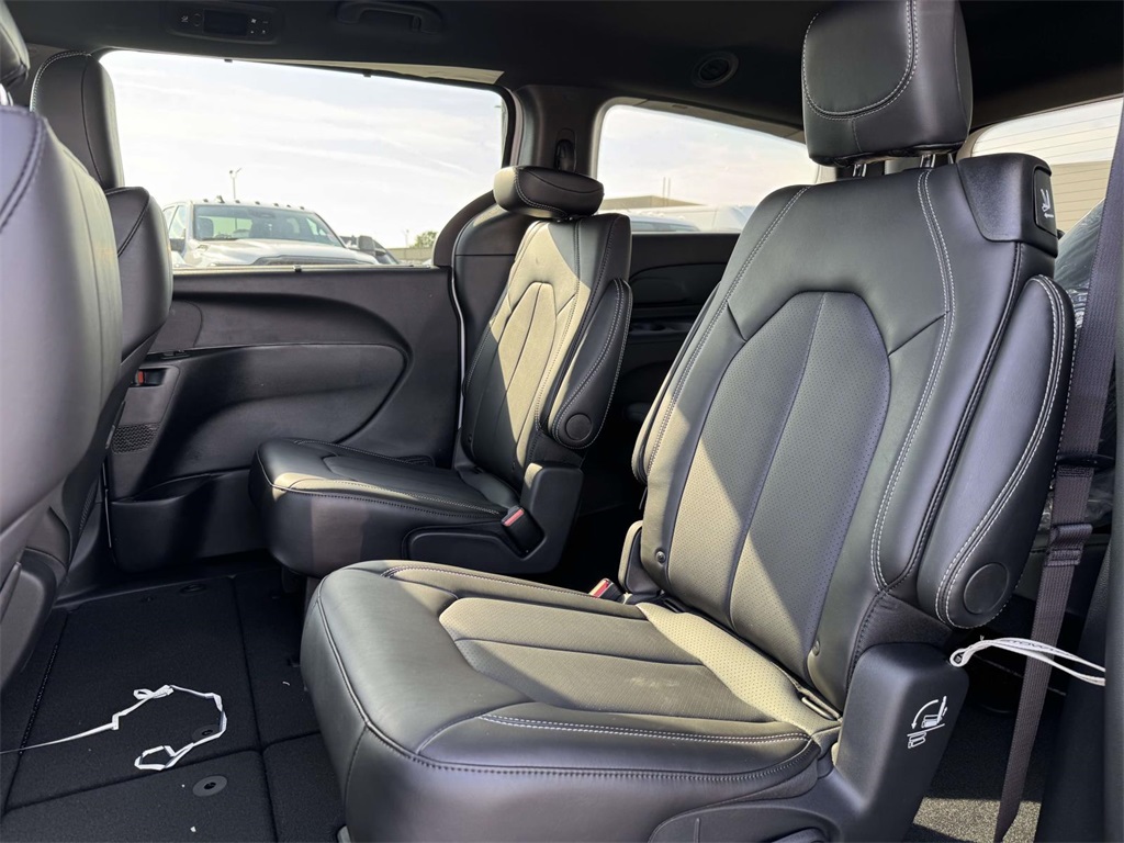 2026 Chrysler Voyager LX photo 15