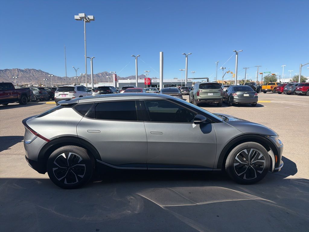 2022 Kia EV6 Wind photo 2