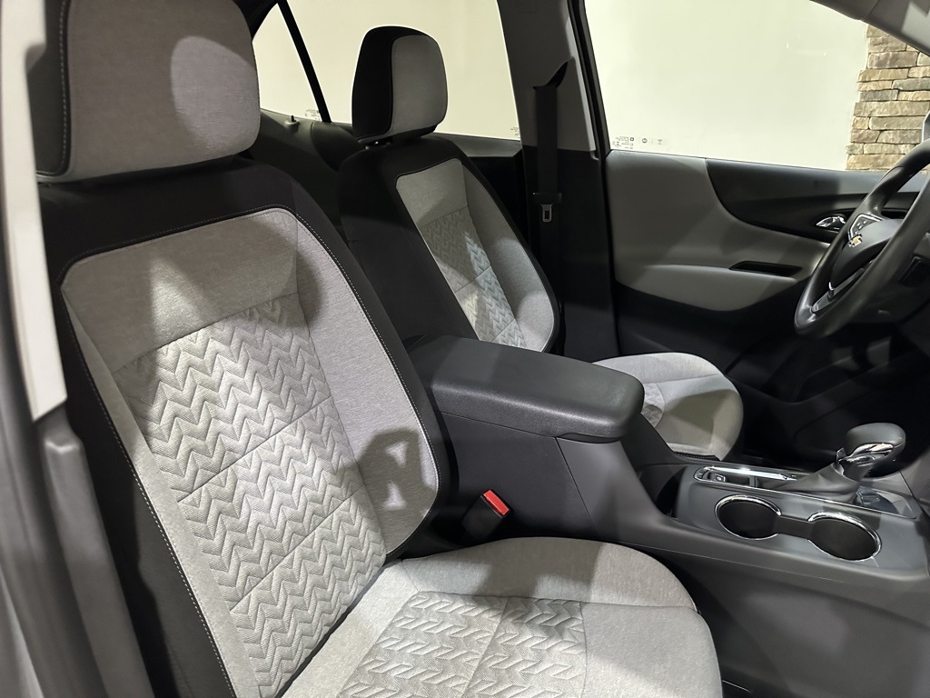 2023 Chevrolet Equinox LS photo 2