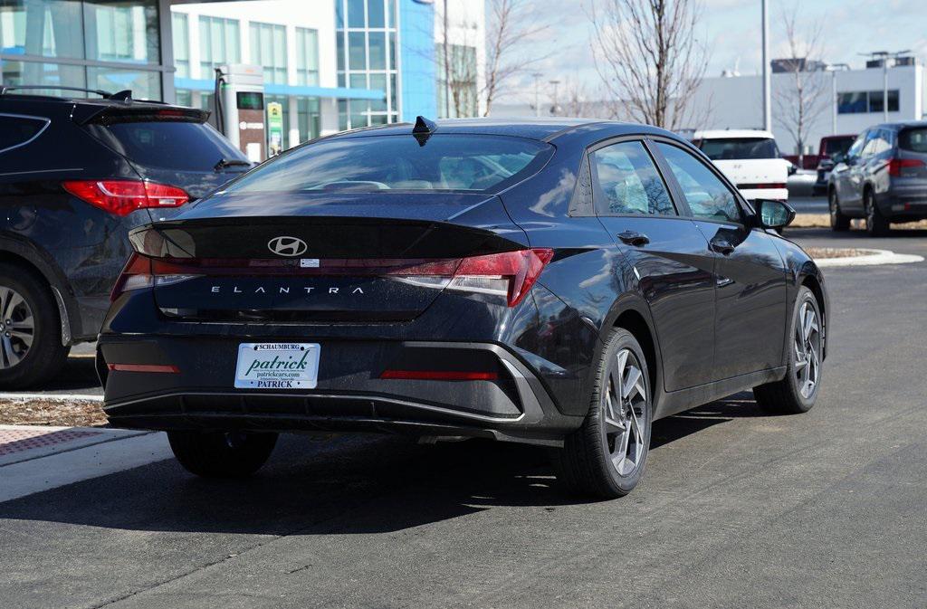 2025 Hyundai Elantra SEL Sport photo 4