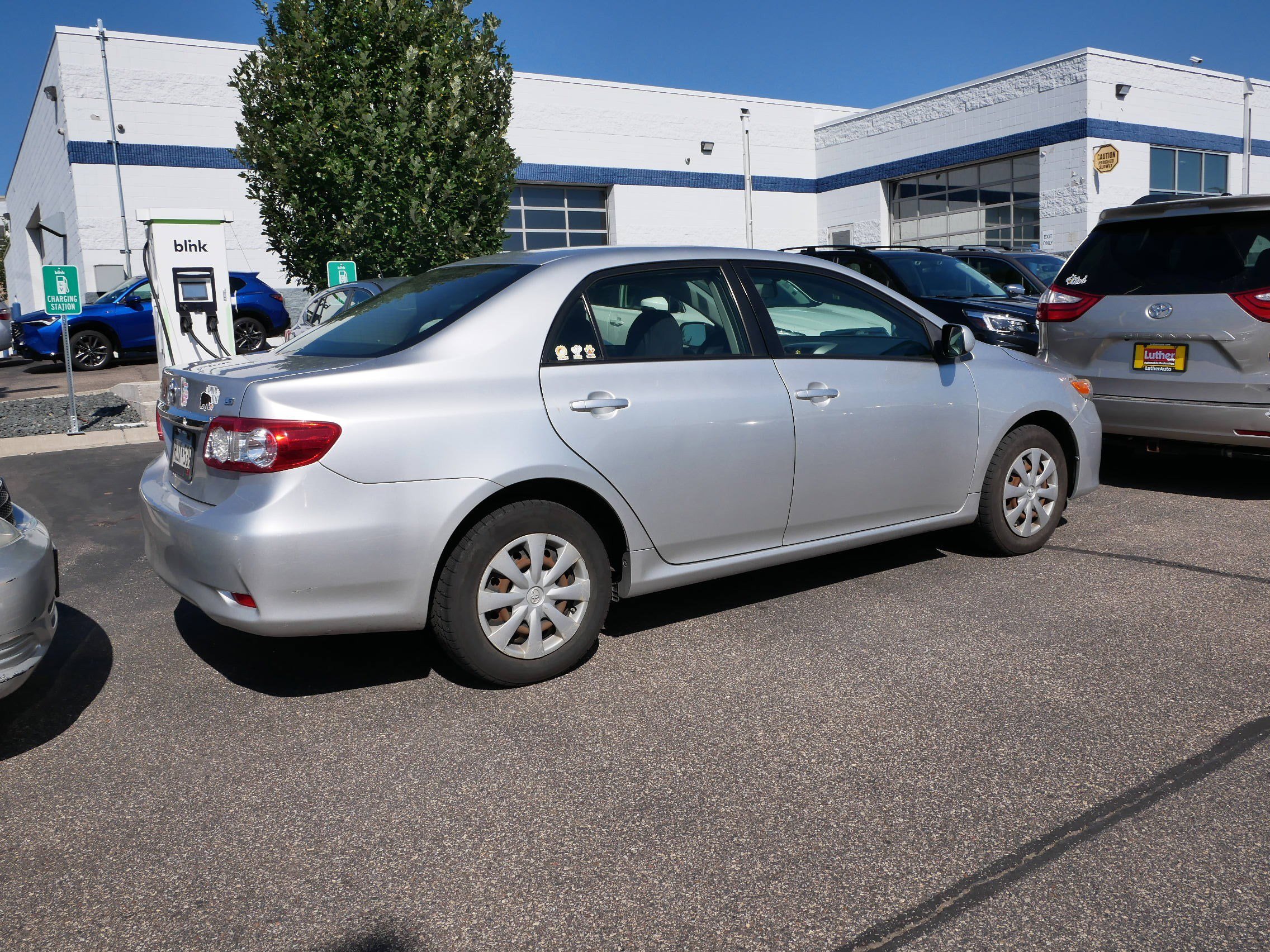 2011 Toyota Corolla LE photo 3