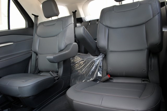 2025 Ford Explorer photo 4