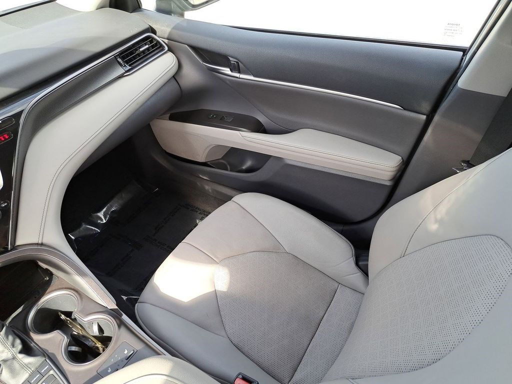 2022 Toyota Camry XSE photo 16