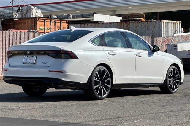 2025 Honda Accord Hybrid Touring photo 3
