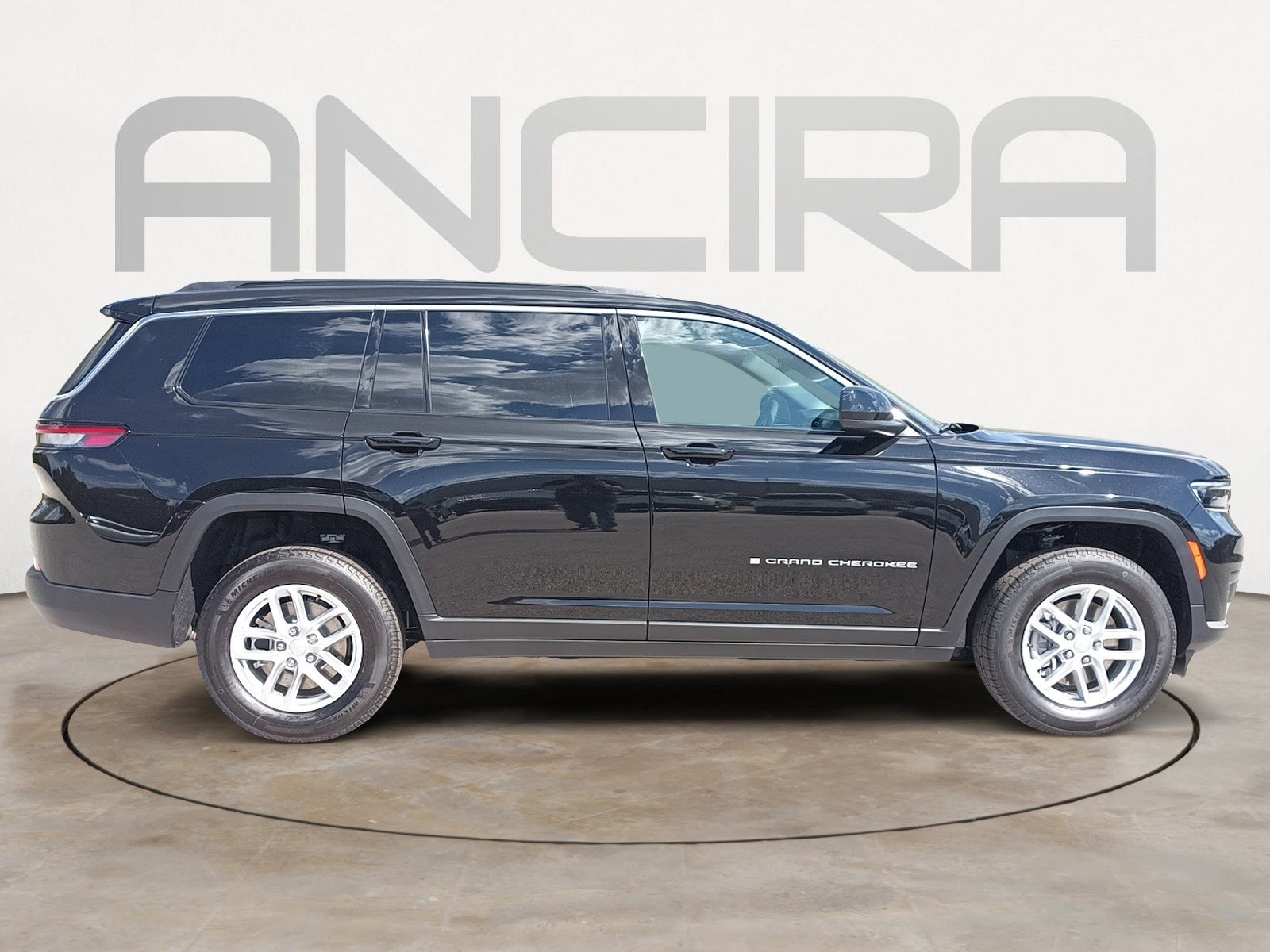 2025 Jeep Grand Cherokee Laredo photo 10