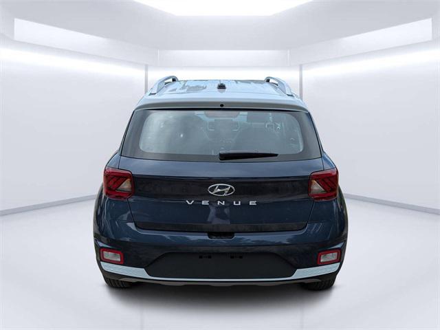 2025 Hyundai Venue Limited photo 3