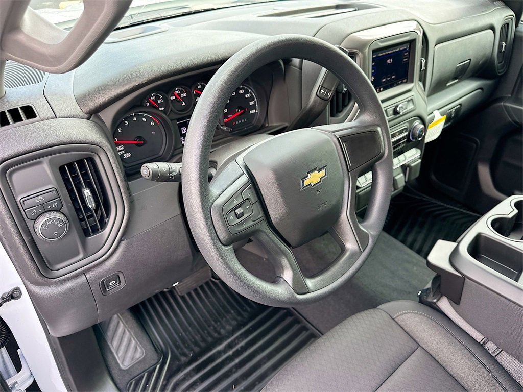 2025 Chevrolet Silverado 1500 Custom photo 6