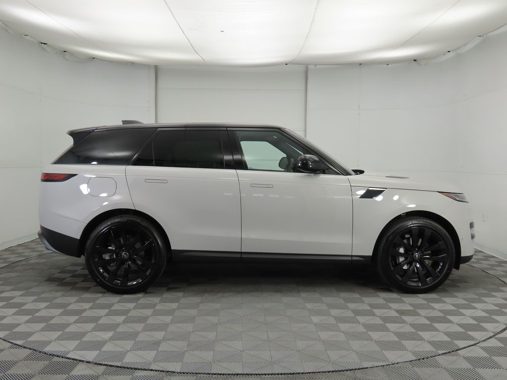 2025 Land Rover Range Rover Sport SE photo 3