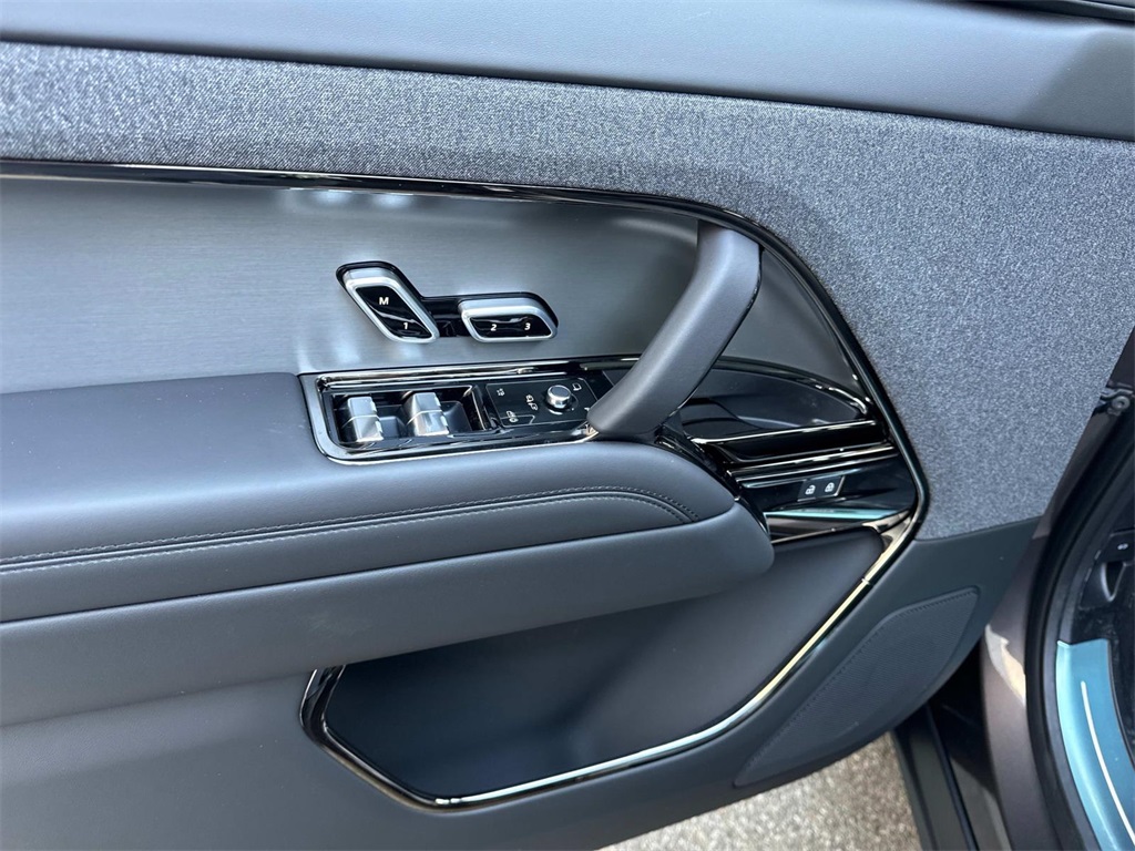 2025 Land Rover Range Rover Sport SE photo 17