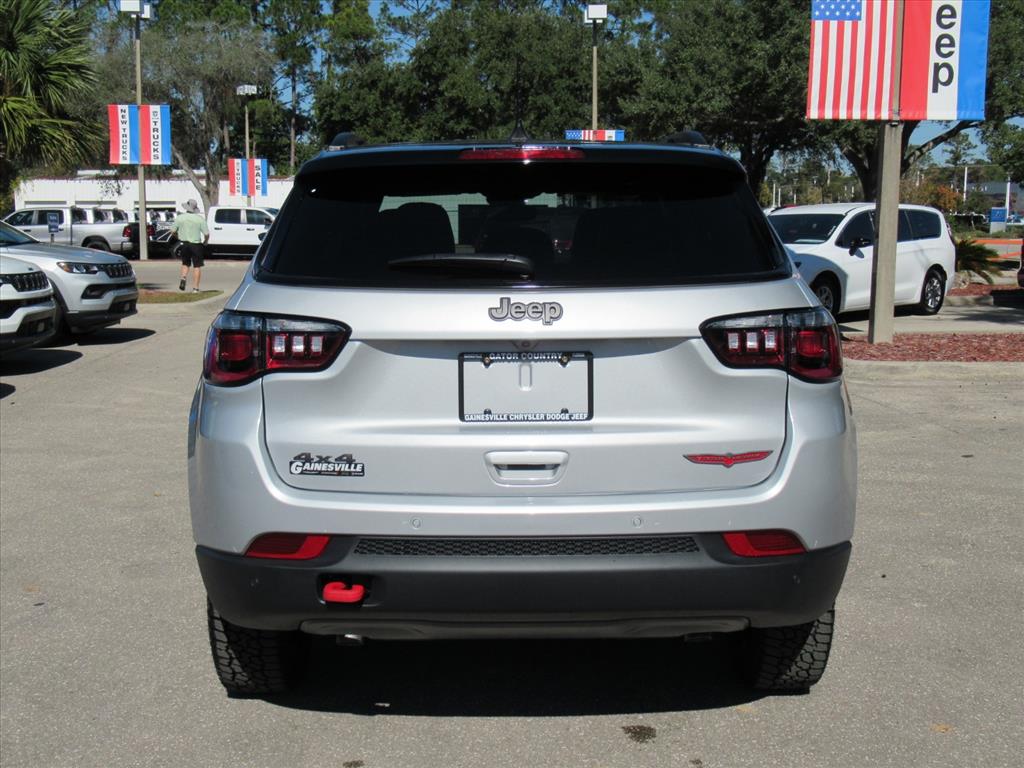 2026 Jeep Compass Trailhawk photo 2