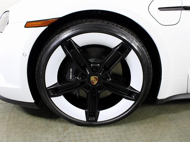 2025 Porsche Taycan 4 photo 12