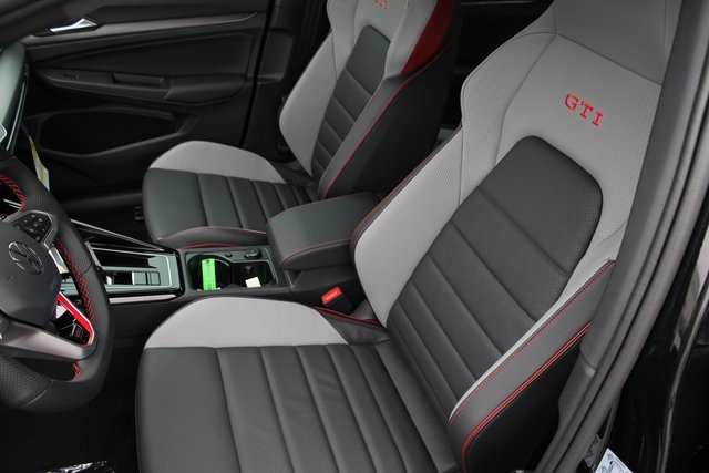 2026 Volkswagen Golf GTI SE photo 4