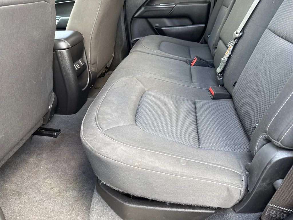 2019 Chevrolet Colorado LT photo 16