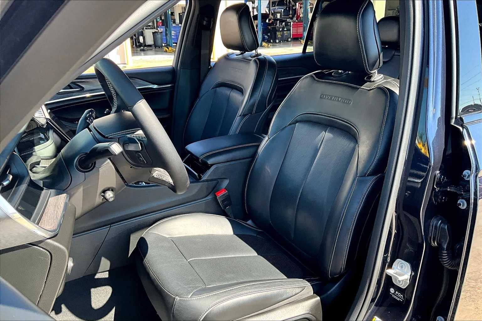 2024 Jeep Grand Cherokee Overland Sport photo 4