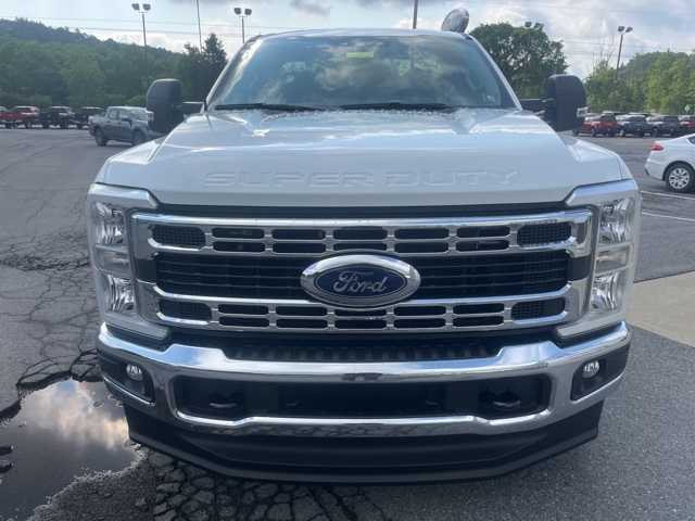 2025 Ford F-350 XLT photo 2