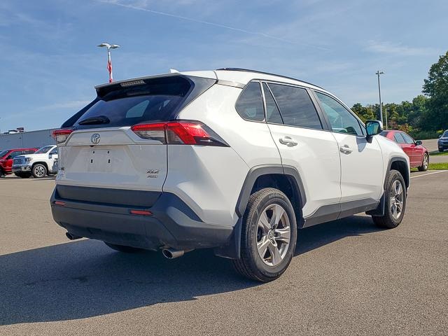 2022 Toyota RAV4 XLE photo 2