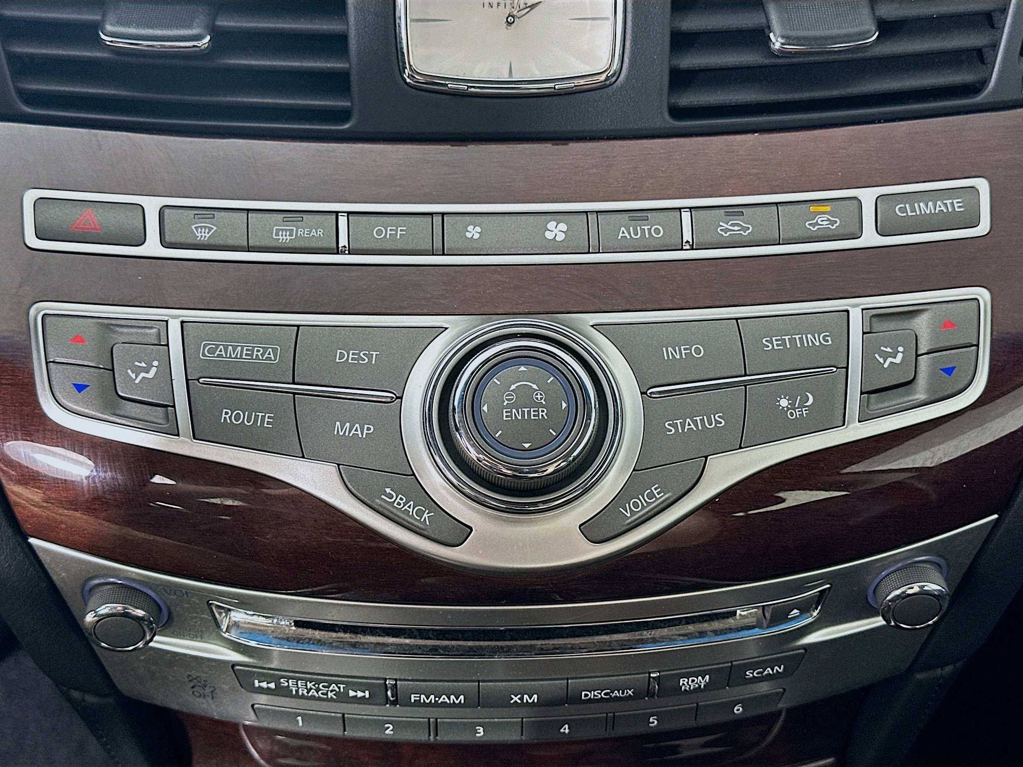 2017 Infiniti Q70 photo 19