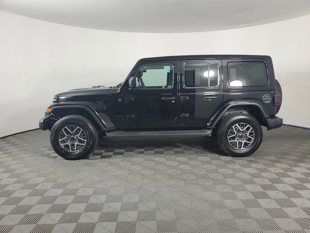 2025 Jeep Wrangler Sahara photo 7
