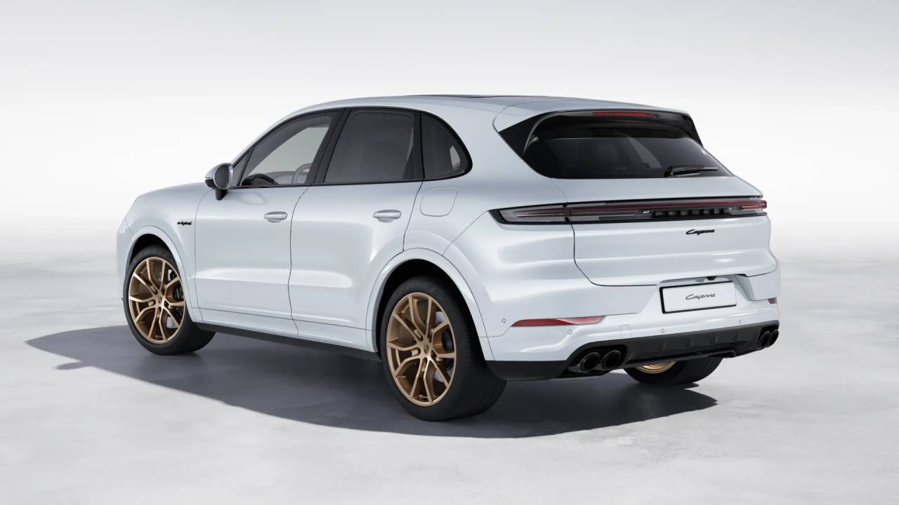 2026 Porsche Cayenne E-Hybrid photo 3