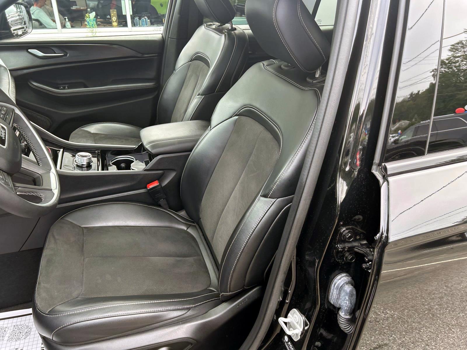 2023 Jeep Grand Cherokee Altitude photo 7