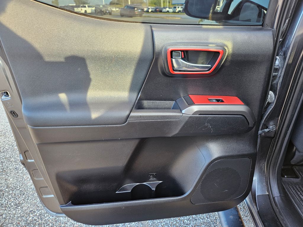 2020 Toyota Tacoma TRD Sport photo 22