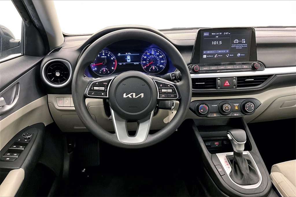 2023 Kia Forte LXS photo 4