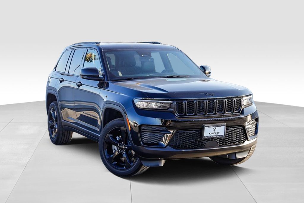2025 Jeep Grand Cherokee Laredo Altitude photo 2