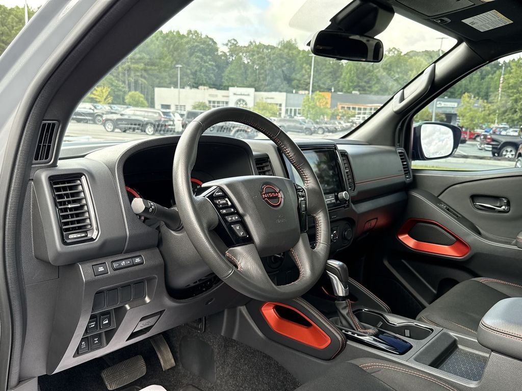 2024 Nissan Frontier PRO-4X photo 13