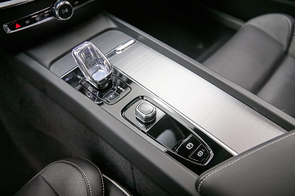 2025 VOLVO S60 - Image 15