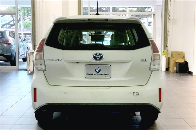 2017 Toyota Prius V Two photo 4