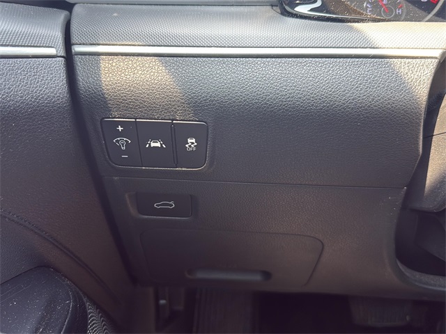 2022 Kia K5 GT-Line photo 9